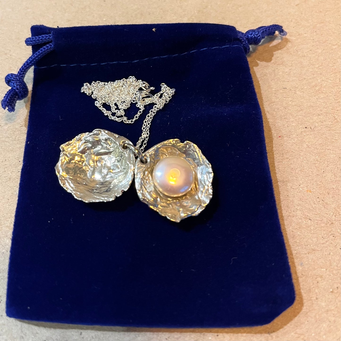 Scallop Hidden Pearl Necklace